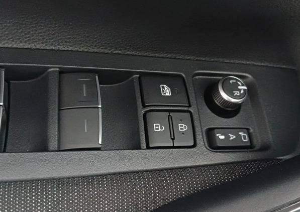 Suzuki Swace cena 121900 przebieg: 5, rok produkcji 2023 z Czerwionka-Leszczyny małe 211